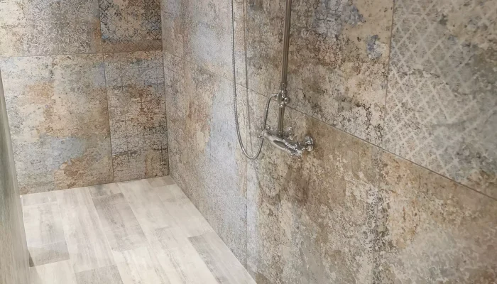 Réalisation d'une salle de bains par ESCIE, plombier à Chantonnay