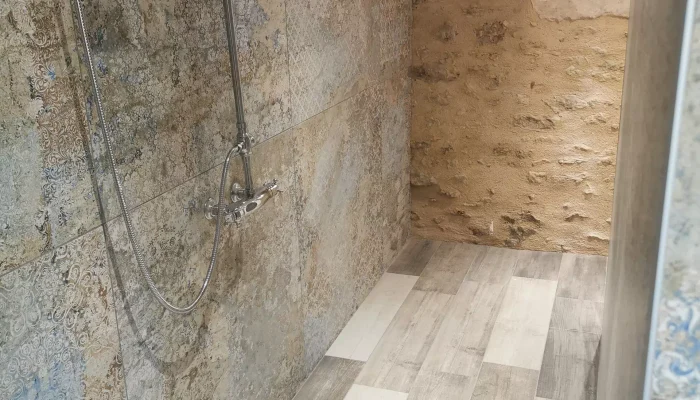 Réalisation d'une salle de bains par ESCIE, plombier à Chantonnay